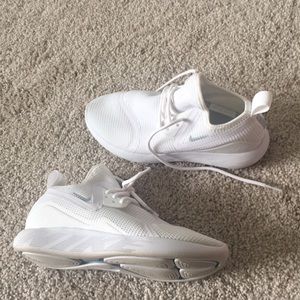 All white 7.5 nike tennis shoes